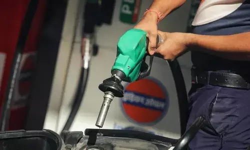 Petrol Diesel Price Today: आज के लिए पेट्रोल और डीजल का नया भाव जारी, जानें दिल्ली से मुंबई तक आज क्या है कीमत Petrol Diesel Price Today: आज के लिए पेट्रोल और डीजल का नया भाव जारी, जानें दिल्ली से मुंबई तक आज क्या है कीमत