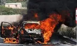 एटा में एक स्कॉर्पियो कार बनी आग का गोला, मचा हड़कंप, आग के शोलो में तब्दील हुई स्कॉर्पियो कार, एटा में एक स्कॉर्पियो कार बनी आग का गोला, मचा हड़कंप, आग के शोलो में तब्दील हुई स्कॉर्पियो कार,