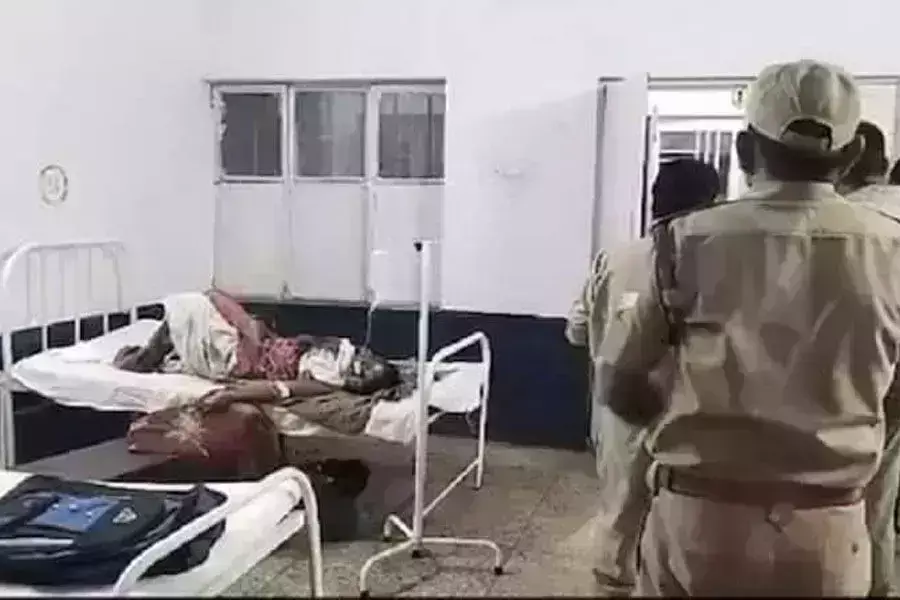 17वर्षीय नाबालिक युवती से रेप करने मे नाकाम रहे मनचलों ने युवती को जिंदा जलाया ,युवती की हालत गंभीर,पुलिस मामले की जांच मे जुटी 17वर्षीय नाबालिक युवती से रेप करने मे नाकाम रहे मनचलों ने युवती को जिंदा जलाया ,युवती की हालत गंभीर,पुलिस मामले की जांच मे जुटी