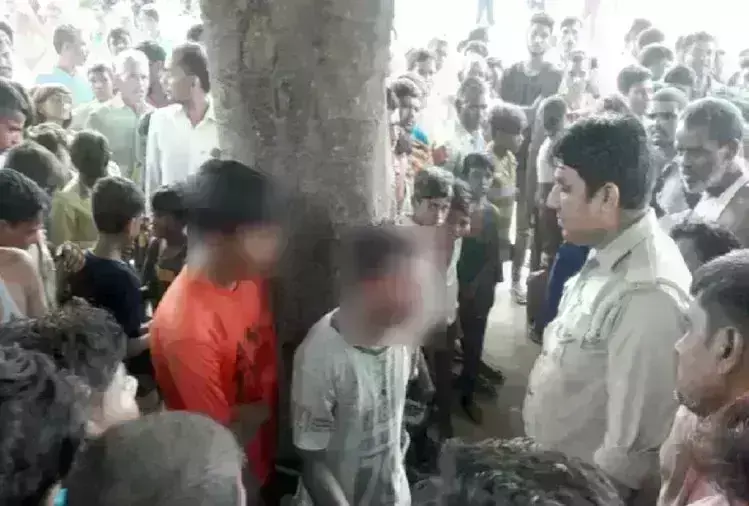 बच्चा चोर समझकर मनोरोगी महिला को ग्रामीणों ने पीटा