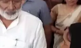 स्वतंत्र देव सिंह से मिलने के लिए पहुंची झुग्गी में रहने वाली महिलाओं ने कहा साहब चौकी इंचार्ज मुझसे मांगता है 15 साल की लडकी  कहां से लाकर दूं, यह सुन मंत्री जी हैरान रह गए