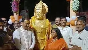 डिप्टी सीएम केशव प्रसाद मौर्य ने सम्राट अशोक की मूर्ति का किया अनावरण डिप्टी सीएम केशव प्रसाद मौर्य ने सम्राट अशोक की मूर्ति का किया अनावरण