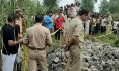 शामली में बेटी को पिता ने जलाकर मार डाला, हैरान कर देने वाली कहानी आई सामने शामली में बेटी को पिता ने जलाकर मार डाला, हैरान कर देने वाली कहानी आई सामने