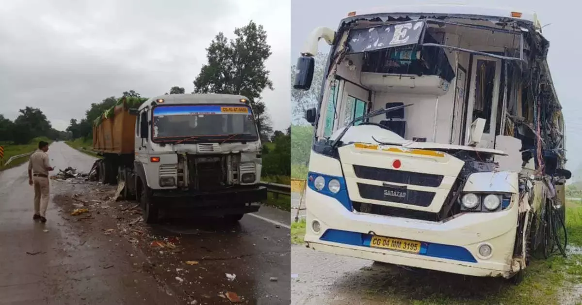 छत्तीसगढ़ में भीषण सड़क हादसा, बस ने ट्रेलर को मारी टक्कर, 7 लोगों की मौत, तीन घायल छत्तीसगढ़ में भीषण सड़क हादसा, बस ने ट्रेलर को मारी टक्कर, 7 लोगों की मौत, तीन घायल