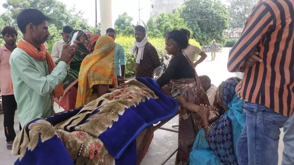 हाईटेंशन लाइन की चपेट में आने से युवक की मौत हाईटेंशन लाइन की चपेट में आने से युवक की मौत
