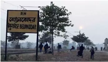 पश्चिम बंगाल का एक ऐसा रेलवे स्टेशन,जहां कर्मचारी रेलवे स्टेशन पर महिला भूत देखने का दावा करते है जानिए इस रिपोर्ट के अनुसार