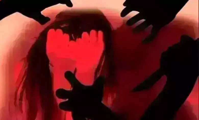 पीलीभीत मे नाबालिक दलित लड़की के साथ कथित तौर पर सामूहिक बलात्कार और जिंदा जलाने की कोशिश करने वाले दो आरोपी गिरफ्तार पीलीभीत मे नाबालिक दलित लड़की के साथ कथित तौर पर सामूहिक बलात्कार और जिंदा जलाने की कोशिश करने वाले दो आरोपी गिरफ्तार