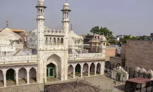 Gyanvapi Case -:हिन्दू पक्ष ने बताया ये हमारी आस्था की जीत है,कचहरी परिसर में हर हर महादेव के नारे के साथ जश्न का माहौल