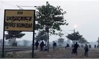पश्चिम बंगाल का एक ऐसा रेलवे स्टेशन,जहां कर्मचारी रेलवे स्टेशन पर महिला भूत देखने का दावा करते है जानिए इस रिपोर्ट के अनुसार पश्चिम बंगाल का एक ऐसा रेलवे स्टेशन,जहां कर्मचारी रेलवे स्टेशन पर महिला भूत देखने का दावा करते है जानिए इस रिपोर्ट के अनुसार