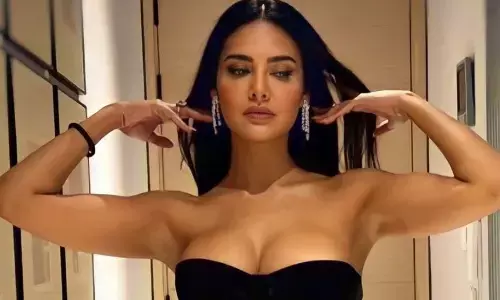 Esha Gupta Sexy Video Photos: Esha Gupta ने एक बार फिर अपनी Sexy Video से बढ़ाया सोशल मीडिया का पारा Esha Gupta Sexy Video Photos: Esha Gupta ने एक बार फिर अपनी Sexy Video से बढ़ाया सोशल मीडिया का पारा