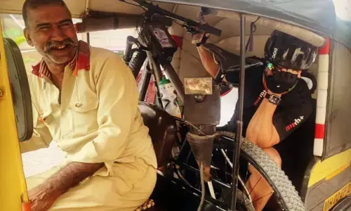 साइकिल को ऑटो में रखकर मुंबई की सड़कों पर घंटों घूमता रहा ये एक्टर, क्या आप पहचान पाए इसे? साइकिल को ऑटो में रखकर मुंबई की सड़कों पर घंटों घूमता रहा ये एक्टर, क्या आप पहचान पाए इसे?