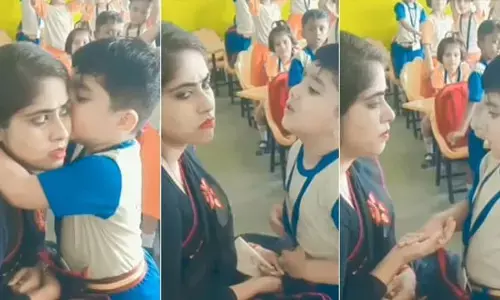 देखिए- गुस्साई टीचर को कैसे मन रहा मासूम स्टूडेंट, कर दिया Kiss, वायरल हुआ वीडियो देखिए- गुस्साई टीचर को कैसे मन रहा मासूम स्टूडेंट, कर दिया Kiss, वायरल हुआ वीडियो
