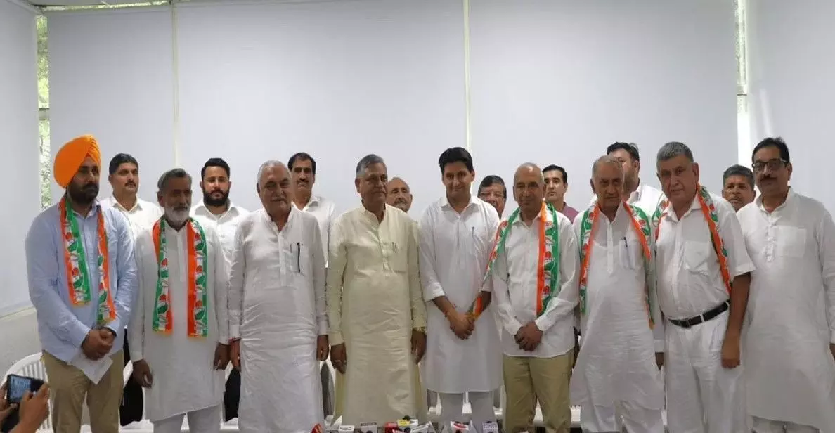 कांग्रेस को फिर बड़ा झटका! पूर्व CM सहित 8 विधायकों ने थामा बीजेपी का दामन, इस वजह से छोड़ी पार्टी कांग्रेस को फिर बड़ा झटका! पूर्व CM सहित 8 विधायकों ने थामा बीजेपी का दामन, इस वजह से छोड़ी पार्टी