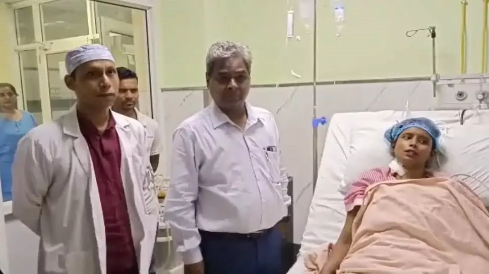 OMG! बाईपास सर्जरी के दौरान 210 मिनट तक बंद रहा महिला का दिल, फिर जो हुआ वो हैरान कर देगा... OMG! बाईपास सर्जरी के दौरान 210 मिनट तक बंद रहा महिला का दिल, फिर जो हुआ वो हैरान कर देगा...