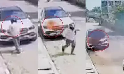 Noida рдореЗрдВ рдХрд╛рдо рдХреЗ рдкреВрд░реЗ рдкреИрд╕реЗ рдирд╛ рджреЗрдиреЗ рдкрд░ рдорд┐рд╕реНрддреНрд░реА рдиреЗ рдЧреБрд╕реНрд╕реЗ рдореЗрдВ рд╢рдЦреНрд╕ рдХреА Mercedes рдореЗрдВ рдкреЗрдЯреНрд░реЛрд▓ рдЫрд┐рдбрд╝рдХрдХрд░ рд▓рдЧрд╛ рджреАрдЖрдЧ Noida рдореЗрдВ рдХрд╛рдо рдХреЗ рдкреВрд░реЗ рдкреИрд╕реЗ рдирд╛ рджреЗрдиреЗ рдкрд░ рдорд┐рд╕реНрддреНрд░реА рдиреЗ рдЧреБрд╕реНрд╕реЗ рдореЗрдВ рд╢рдЦреНрд╕ рдХреА Mercedes рдореЗрдВ рдкреЗрдЯреНрд░реЛрд▓ рдЫрд┐рдбрд╝рдХрдХрд░ рд▓рдЧрд╛ рджреАрдЖрдЧ