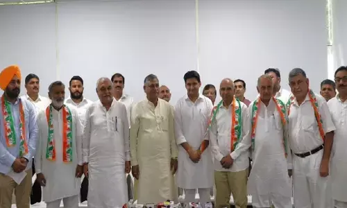 कांग्रेस को फिर बड़ा झटका! पूर्व CM सहित 8 विधायकों ने थामा बीजेपी का दामन, इस वजह से छोड़ी पार्टी कांग्रेस को फिर बड़ा झटका! पूर्व CM सहित 8 विधायकों ने थामा बीजेपी का दामन, इस वजह से छोड़ी पार्टी