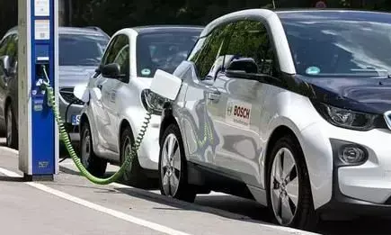 दिल्ली में इलेक्ट्रिक वाहनों की चार्जिंग और बैटरी स्वैपिंग स्टेशनों के लिए यह सुविधा अब हुई शुरू