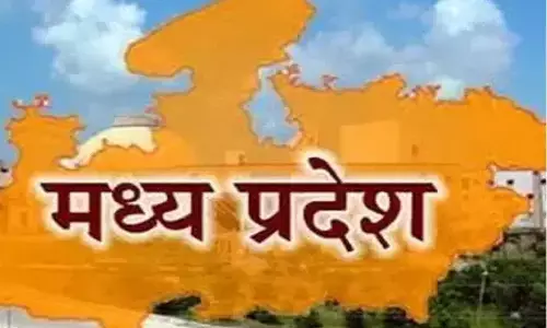अपना एमपी गज्जब है..11, ऊंची गोल इमारत में गूंजते नारे... दर्शक दीर्घाओं में भौंचक मुस्कराते बच्चे.... अपना एमपी गज्जब है..11, ऊंची गोल इमारत में गूंजते नारे... दर्शक दीर्घाओं में भौंचक मुस्कराते बच्चे....