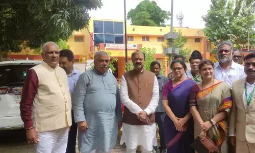 рд╡рд╛рд░рд╛рдгрд╕реА рдХреЗ рдмреБрдирдХрд░реЛрдВ рдХреЛ рдХрд░реНрдирд╛рдЯрдХ рдХреЗ рдмреЗрд╣рддрд░ рд░реЗрд╢рдо рдХреЛ рдЙрдкрд▓рдмреНрдз рдХрд░рд╡рд╛рдиреЗ рдХреЗ рдЙрджреНрджреЗрд╢реНрдп рд╕реЗ рд╡рд╛рд░рд╛рдгрд╕реА рдкрд╣реБрдВрдЪреЗ рдЙрддреНрдкрд╛рджрди рдордВрддреНрд░реА рдирд╛рд░рд╛рдпрдг рдЧреМрдбрд╝ рд╡рд╛рд░рд╛рдгрд╕реА рдХреЗ рдмреБрдирдХрд░реЛрдВ рдХреЛ рдХрд░реНрдирд╛рдЯрдХ рдХреЗ рдмреЗрд╣рддрд░ рд░реЗрд╢рдо рдХреЛ рдЙрдкрд▓рдмреНрдз рдХрд░рд╡рд╛рдиреЗ рдХреЗ рдЙрджреНрджреЗрд╢реНрдп рд╕реЗ рд╡рд╛рд░рд╛рдгрд╕реА рдкрд╣реБрдВрдЪреЗ рдЙрддреНрдкрд╛рджрди рдордВрддреНрд░реА рдирд╛рд░рд╛рдпрдг рдЧреМрдбрд╝