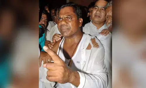 अपना एमपी गज्जब है..12, कपड़े फाड़ते और दंडवत होते माननीय... अपना एमपी गज्जब है..12, कपड़े फाड़ते और दंडवत होते माननीय...