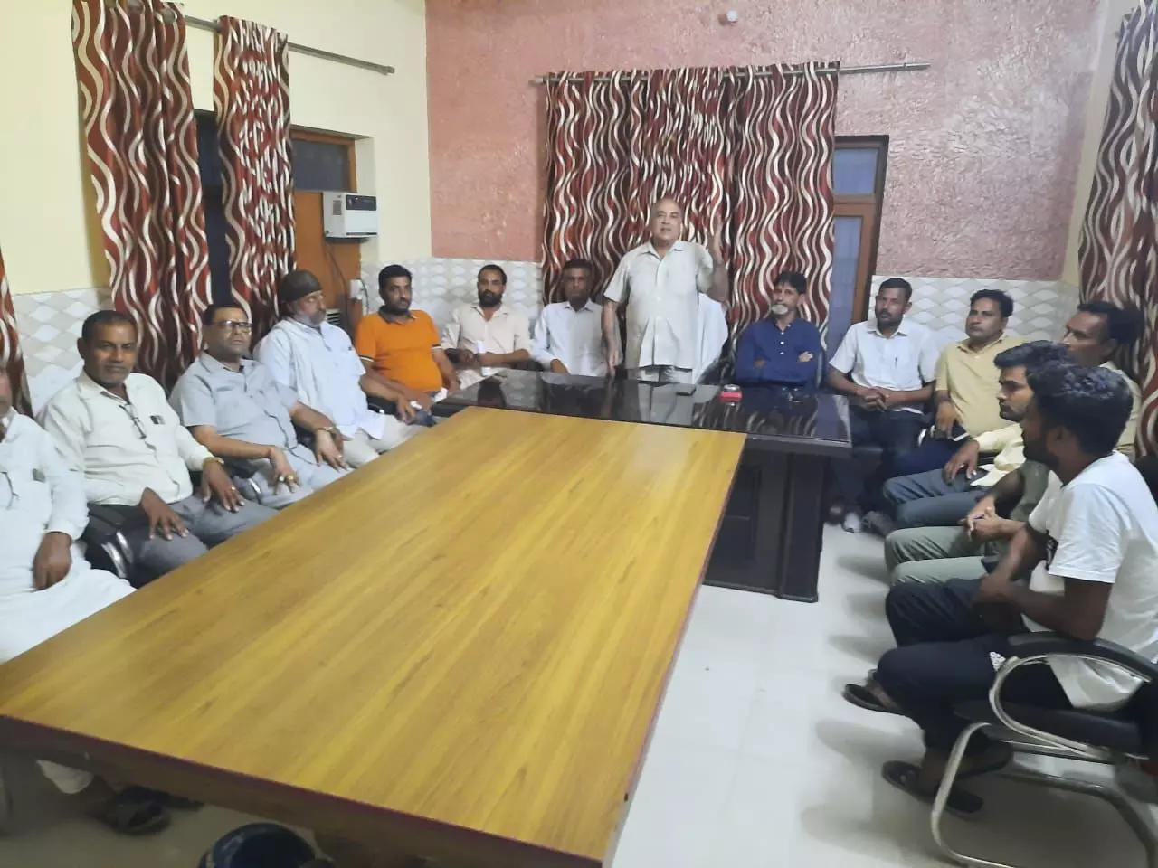 प्रदेश में गन्ना खेती हो गई है घाटे का कार्य - भगत सिंह वर्मा प्रदेश में गन्ना खेती हो गई है घाटे का कार्य - भगत सिंह वर्मा