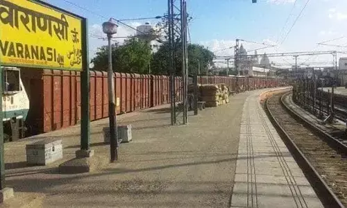 अखंड रामायण का पाठ व भंडारे के आयोजन के साथ ही 72 किलो का लड्डू का केक बच्चों द्वारा काटकर प्रधानमंत्री का जन्मदिन मनाया गया