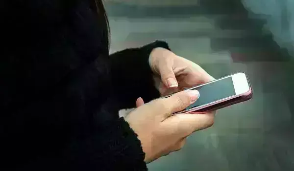 लापता बेटी ने  मां को किया फोन और कहा कि अब बह वापस घर नही लौटने वाली ,बेटी के यह बोल सुनकर मां बाप सन्न रह गए जानिए क्या है पूरा मामला लापता बेटी ने  मां को किया फोन और कहा कि अब बह वापस घर नही लौटने वाली ,बेटी के यह बोल सुनकर मां बाप सन्न रह गए जानिए क्या है पूरा मामला