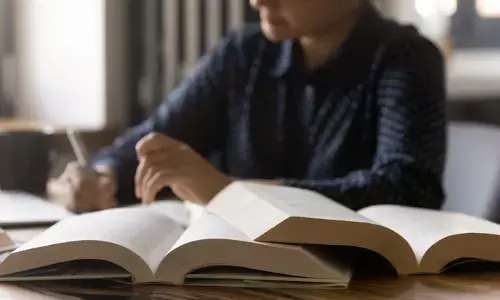 प्रधानाचार्य समेत तीन शिक्षकों से मांगा स्पष्टीकरण प्रधानाचार्य समेत तीन शिक्षकों से मांगा स्पष्टीकरण