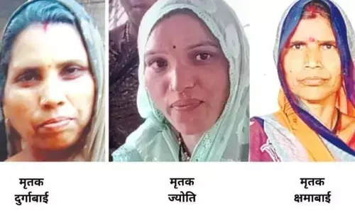 पोहा फैक्ट्री में भीषण आग लगने से तीन महिला जिंदा जली , फैक्ट्री मालिक फरार ,परिवार ने शव को सडक पर रखकर किया चक्काजाम