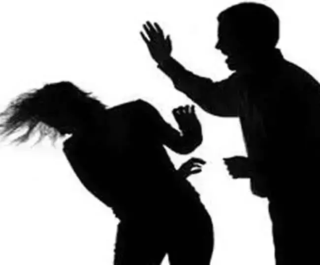 पत्नी और बच्चों को पीटकर घर से निकाला ,साली के अश्लील फोटो भेज कर कर रहा था ब्लैकमेल अब पुलिस ने किया मुकदमा दर्ज पत्नी और बच्चों को पीटकर घर से निकाला ,साली के अश्लील फोटो भेज कर कर रहा था ब्लैकमेल अब पुलिस ने किया मुकदमा दर्ज