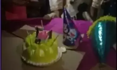 कुत्ते के मालिक ने मनाया 5वां जन्मदिन और कुत्ते की वर्थडे पार्टी पर खूब लगे ठुमके वीडियो सोशलमीडिया पर वायरल