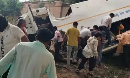 Breaking News : गिरिडीह से रांची जा रही बस पुल से गिरी, सात यात्रियों की मौत, 24 यात्री घायल Breaking News : गिरिडीह से रांची जा रही बस पुल से गिरी, सात यात्रियों की मौत, 24 यात्री घायल