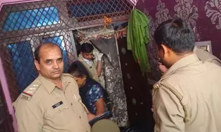 Ghaziabad News : घर में खून से लथपथ महिला का शव मिलने से सनसनी, पड़ोसी भी थे अनजान Ghaziabad News : घर में खून से लथपथ महिला का शव मिलने से सनसनी, पड़ोसी भी थे अनजान