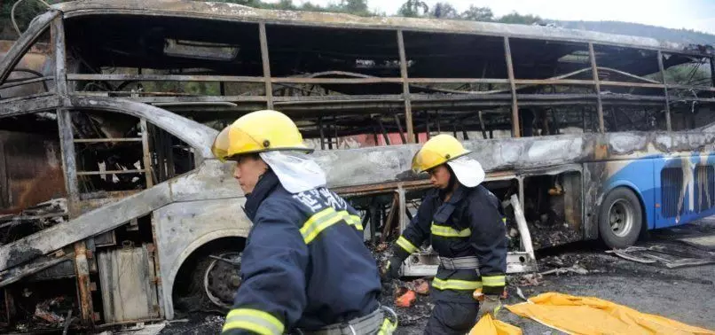 चीन में भीषण सड़क हादसा, 27 लोगों की मौत, कई लोग हुए घायल चीन में भीषण सड़क हादसा, 27 लोगों की मौत, कई लोग हुए घायल