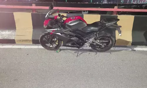 Ghaziabad,Two medical students died, accident on an elevated road Ghaziabad,Two medical students died, accident on an elevated road