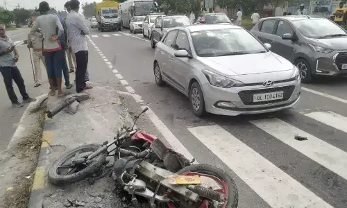 मेरठ: रोडवेज बस की टक्कर से 2 बाइक सवारों की मौत, भीड़ ने किया हाइवे जाम