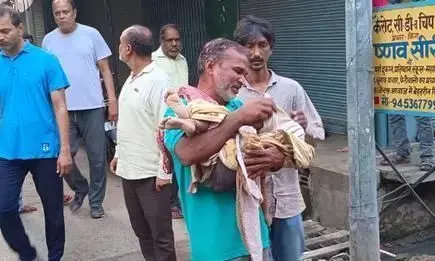 देवरिया में 80 साल पुराना जर्जर मकान गिरा, तीन की मौत देवरिया में 80 साल पुराना जर्जर मकान गिरा, तीन की मौत