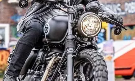 इस बाइक ने पलट दी Royal Enfield की किस्मत, सस्ते दाम की वजह से टूट पड़े ग्राहक, एक महीने में सबको बिक्री में पछाड़ा