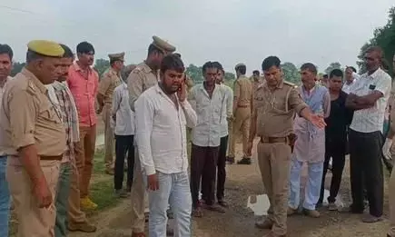 घर पर सो रहे बुजुर्ग की अगवा कर हत्या, लाठियों से पीटा...फिर वाहन में बांध सड़क पर घसीटा घर पर सो रहे बुजुर्ग की अगवा कर हत्या, लाठियों से पीटा...फिर वाहन में बांध सड़क पर घसीटा