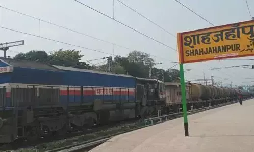 चलती ट्रेन का इंजन गाड़ी से हुआ अलग