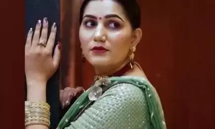Sapna Chaudhary News: सपना चौधरी को पुलिस ने कस्टडी में लिया, गिरफ्तारी वारंट निरस्त होते ही हुईं रिहा Sapna Chaudhary News: सपना चौधरी को पुलिस ने कस्टडी में लिया, गिरफ्तारी वारंट निरस्त होते ही हुईं रिहा