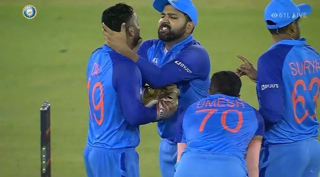 INDvsAUS T20I LIVE Score : आखिरी 2 ओवर में मैच, जीत के लिए 12 गेंदों में चाहिए 18 रन, कौन मारेगा बाजी?