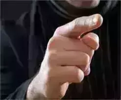 बिजली विभाग के इंजीनियर की गंदी हरकतों से परेशान महिला कंप्यूटर ऑपरेटर ने छोडी नौकरी ,और कहा कि योगी से करुंगी शिकायत बिजली विभाग के इंजीनियर की गंदी हरकतों से परेशान महिला कंप्यूटर ऑपरेटर ने छोडी नौकरी ,और कहा कि योगी से करुंगी शिकायत