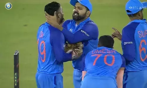 INDvsAUS T20I LIVE Score : आखिरी 2 ओवर में मैच, जीत के लिए 12 गेंदों में चाहिए 18 रन, कौन मारेगा बाजी?