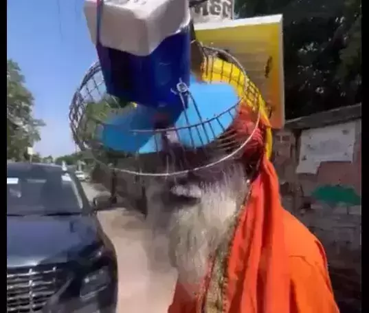 बुजुर्ग व्यक्ति ने धूप से बचने के लिए अपनाया यह जुगाड  ,वीडियो सोशलमीडिया पर वायरल होने के बाद यूजर कर रहे तारीफ