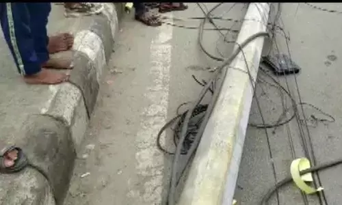 दिल्ली में सड़क किनारे सो रहे लोगों पर चढ़ा ट्रक, चार की मौत दिल्ली में सड़क किनारे सो रहे लोगों पर चढ़ा ट्रक, चार की मौत