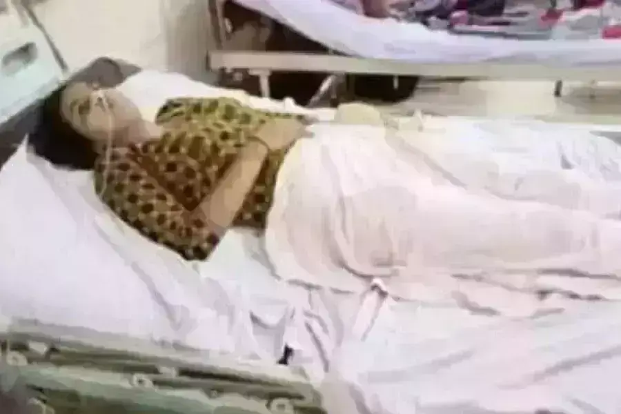 पिता से तंग आकर दो बहनो ने खाया जहर एक की मौत दूसरी का इलाज जारी पुलिस ने पिता को किया गिरफ्तार पिता से तंग आकर दो बहनो ने खाया जहर एक की मौत दूसरी का इलाज जारी पुलिस ने पिता को किया गिरफ्तार