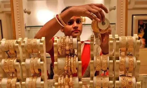 Gold Silver Price : सोने की कीमत में आज भी रिकॉर्ड तोड़ गिरावट, फटाफट चेक करें लेटेस्ट रेट Gold Silver Price : सोने की कीमत में आज भी रिकॉर्ड तोड़ गिरावट, फटाफट चेक करें लेटेस्ट रेट