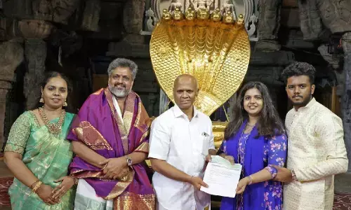 मुस्लिम जोड़े ने तिरुपति मंदिर में दान दिए 1.02 करोड़ रुपए मुस्लिम जोड़े ने तिरुपति मंदिर में दान दिए 1.02 करोड़ रुपए