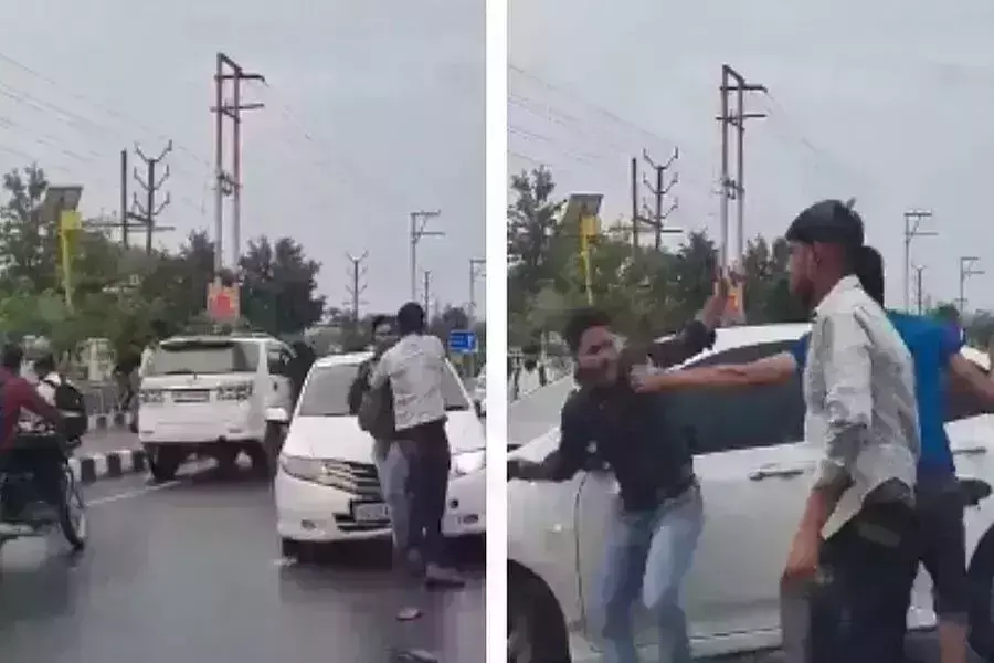 सडक पर आपस मे लड रहे थे छात्र इसी दौरान कार ने मारी टक्कर फिर..